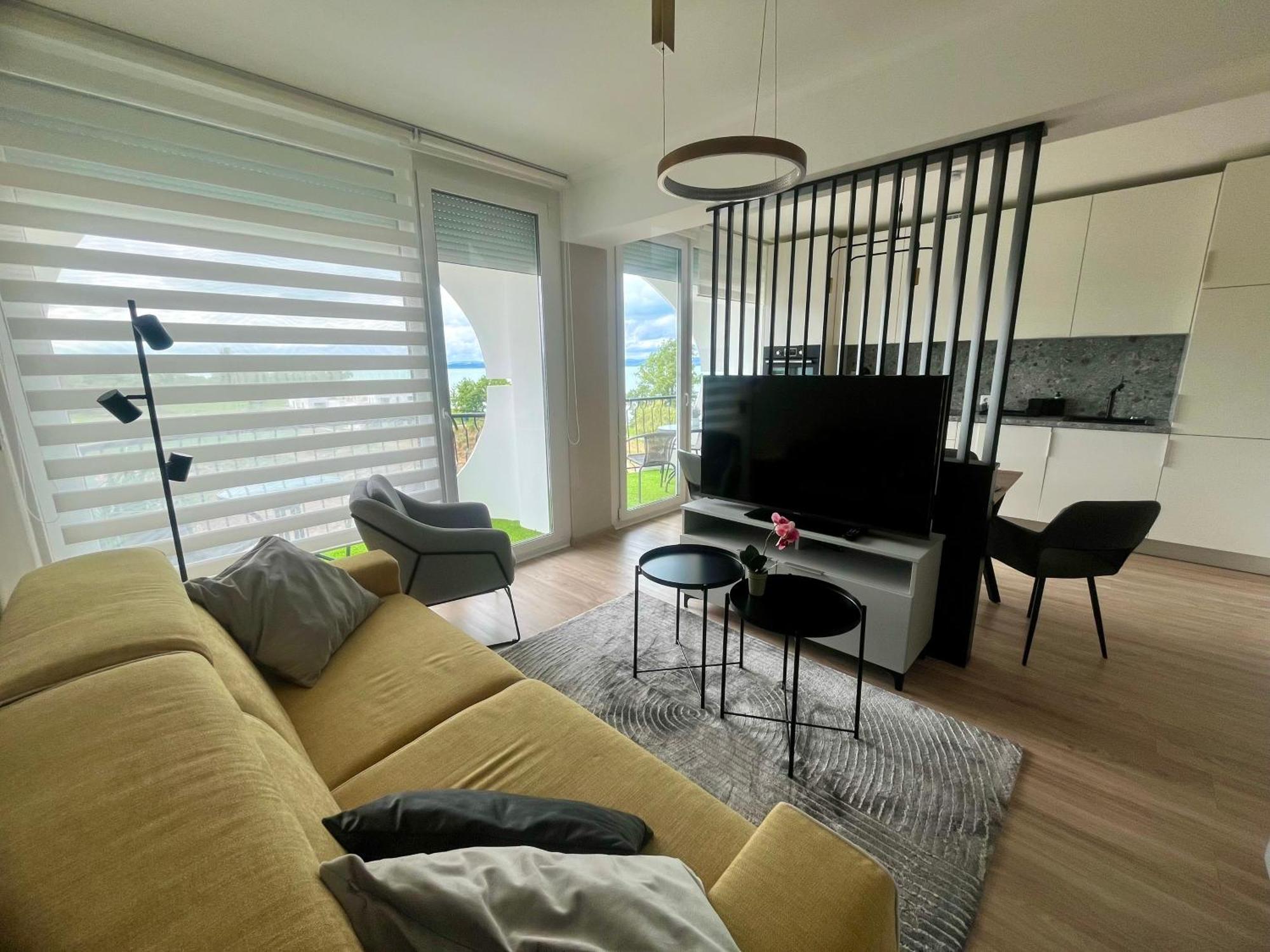 Silver Harmony Apartman Siofok Ngoại thất bức ảnh
