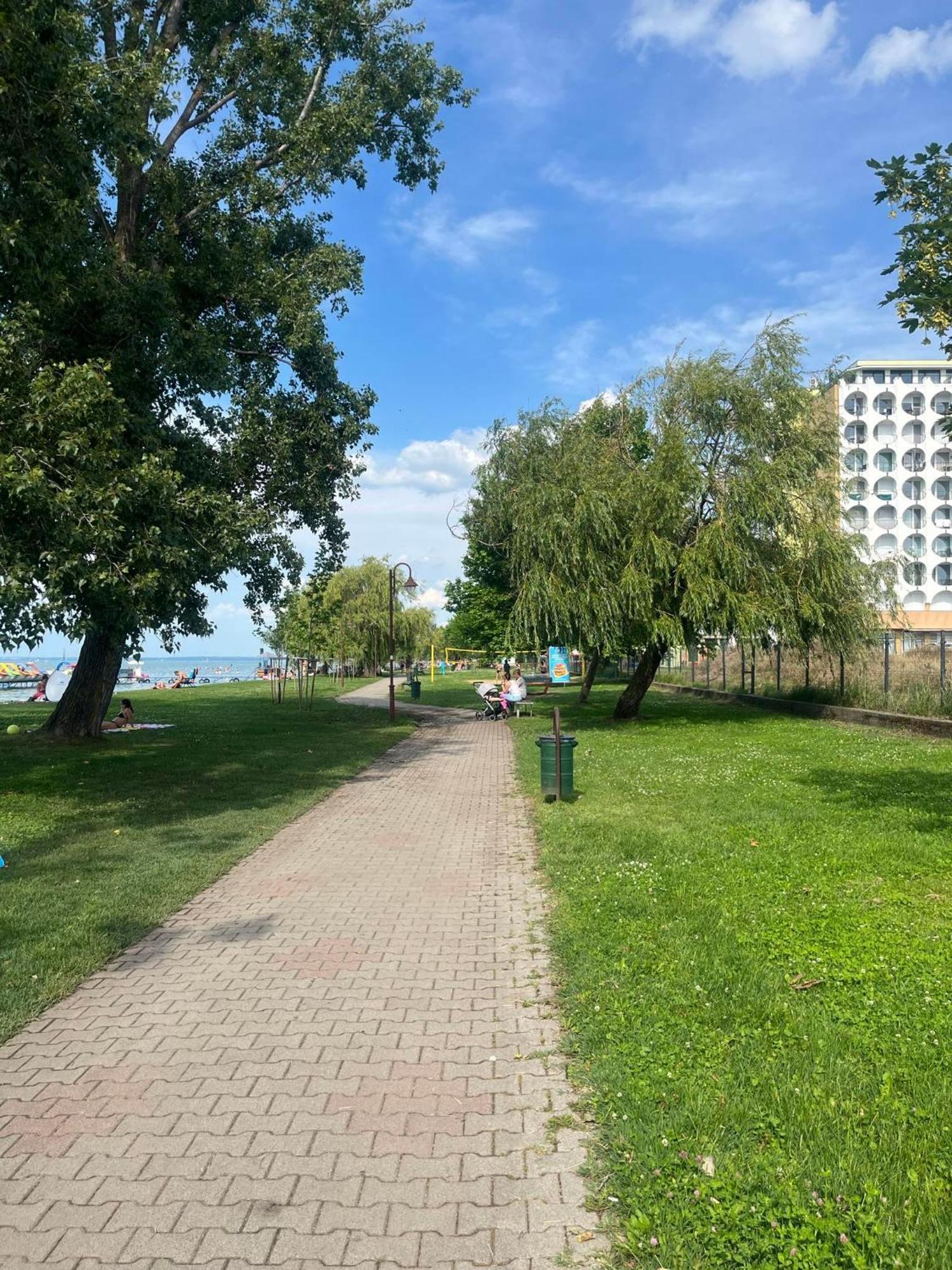 Silver Harmony Apartman Siofok Ngoại thất bức ảnh